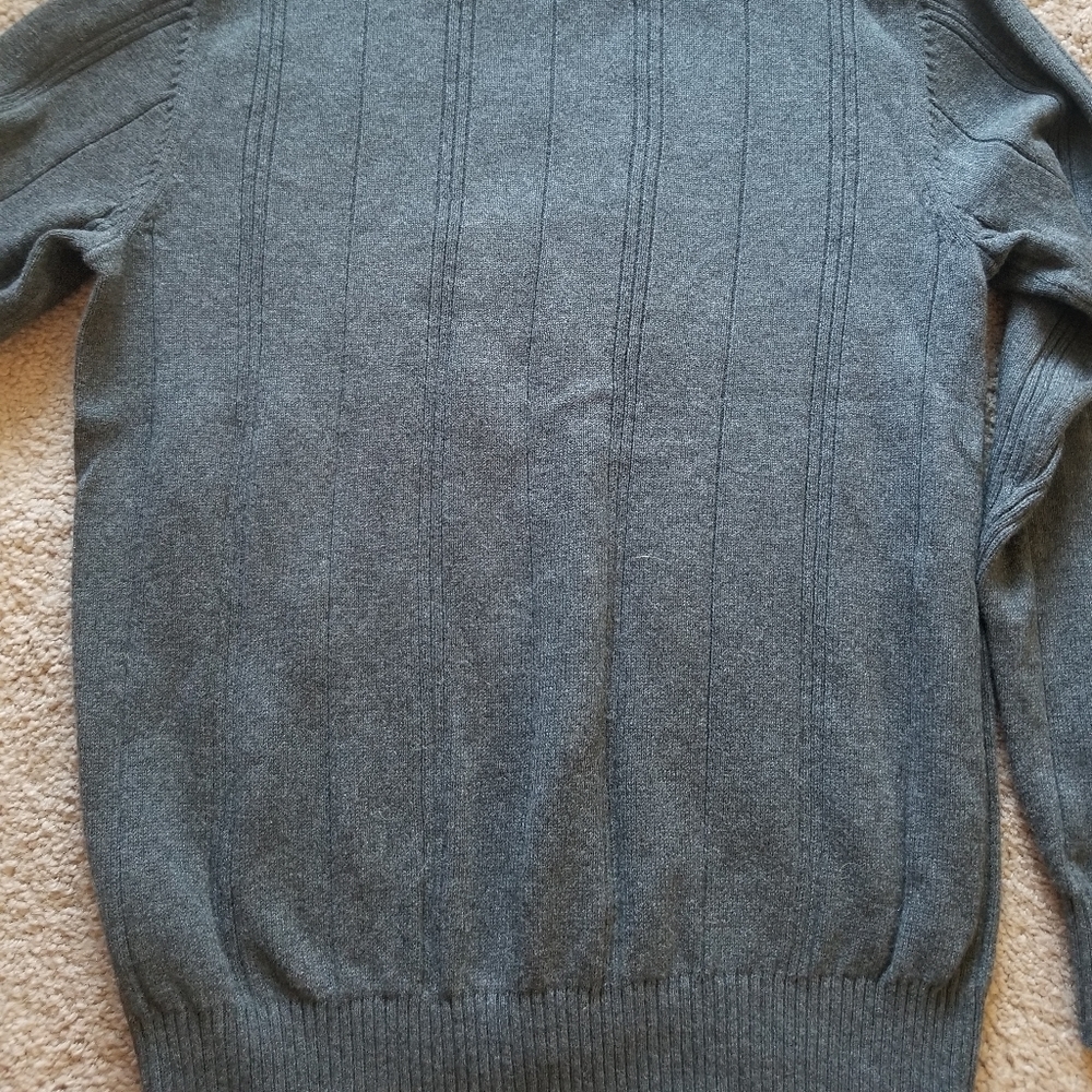 Men's Sweater - Picture 5 of 6